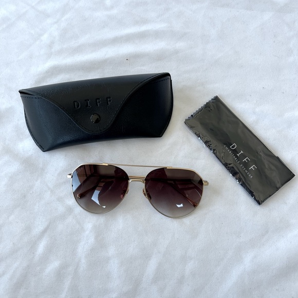 Diff Eyewear Accessories - Diff Dash in Brushed Gold and Coffee Gradient Aviators